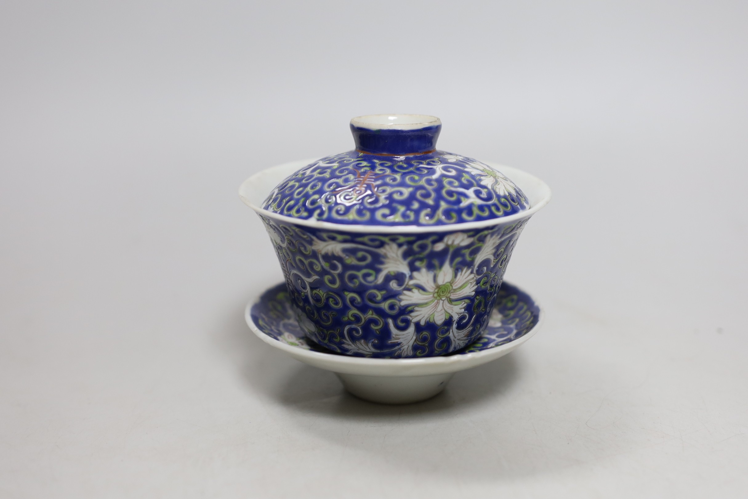 A Chinese enamalled porcelain bowl cover and stand, 10cms high